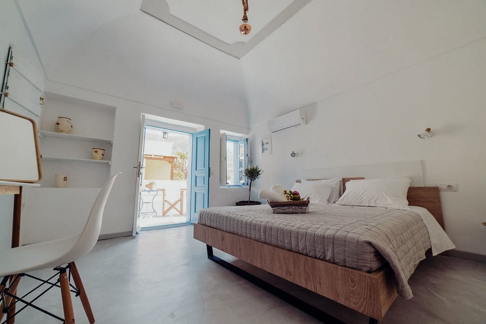 Deluxe Suite, Sea View | In-room safe, soundproofing, free WiFi