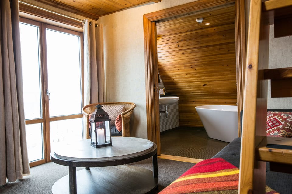 Exclusive Suite | WiFi (free), individually decorated, individually furnished, bed sheets