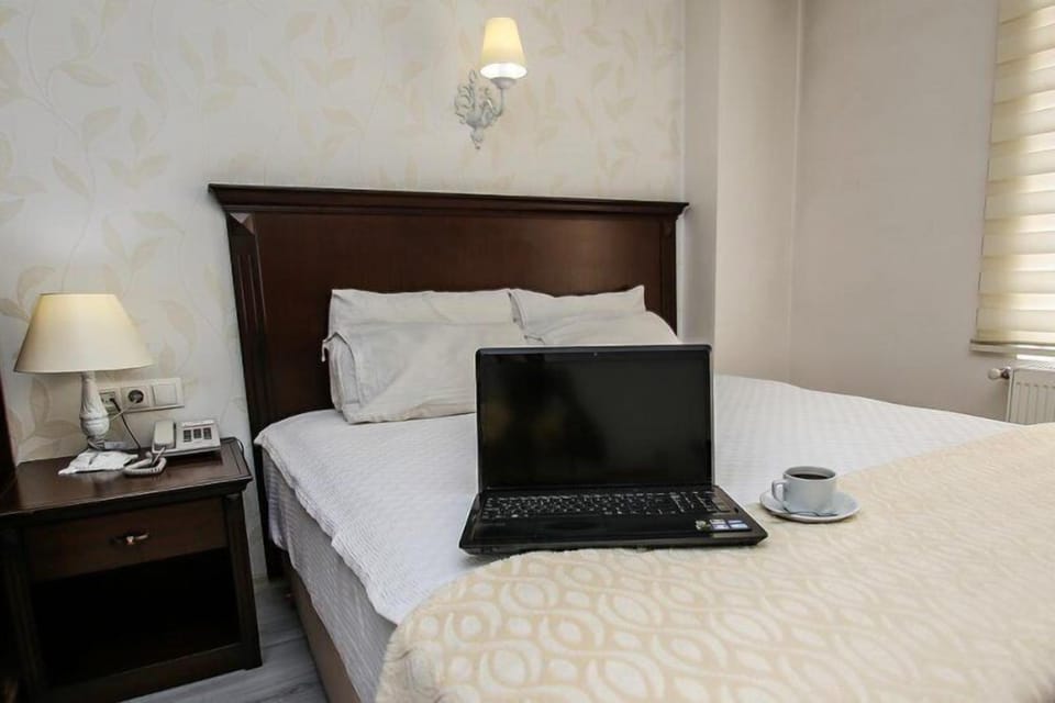 Double Room | Minibar, desk, free WiFi
