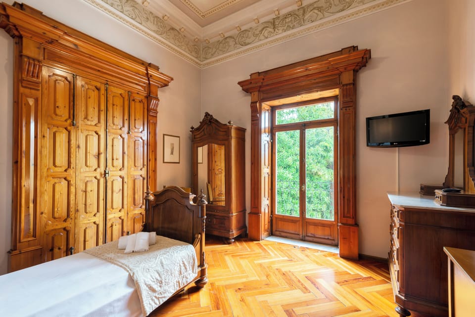 Classic Single Room | Minibar, in-room safe, desk, blackout drapes