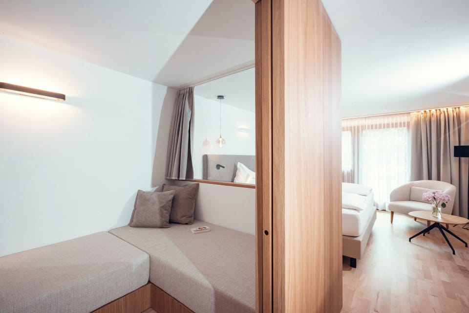 Junior Suite, Balcony, Hill View | 1 bedroom, hypo-allergenic bedding, down comforters, minibar