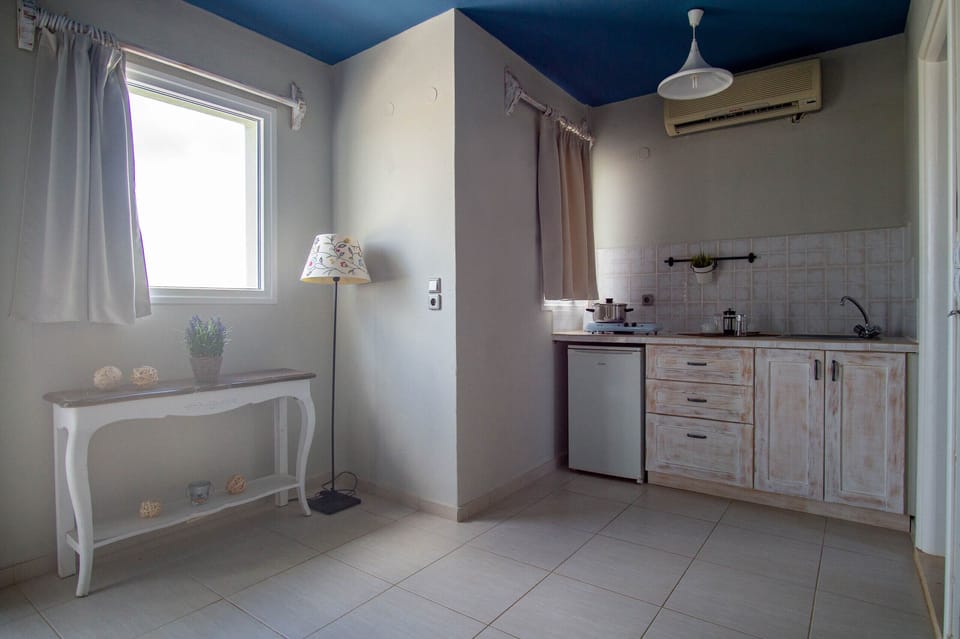 Superior Triple Studio | Private kitchenette | Coffee/tea maker, mini-fridge, stovetop, electric kettle