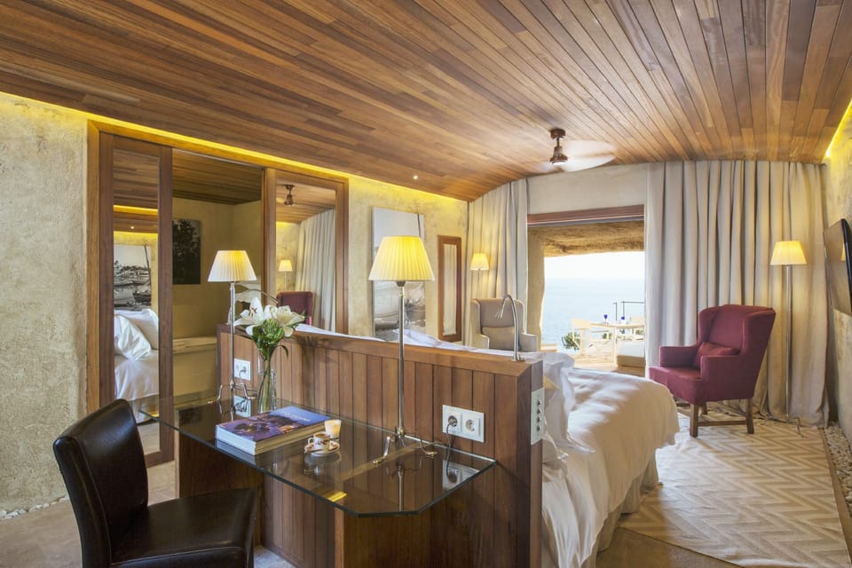 Double Room, Private Pool, Sea View | Egyptian cotton sheets, premium bedding, Select Comfort beds, minibar
