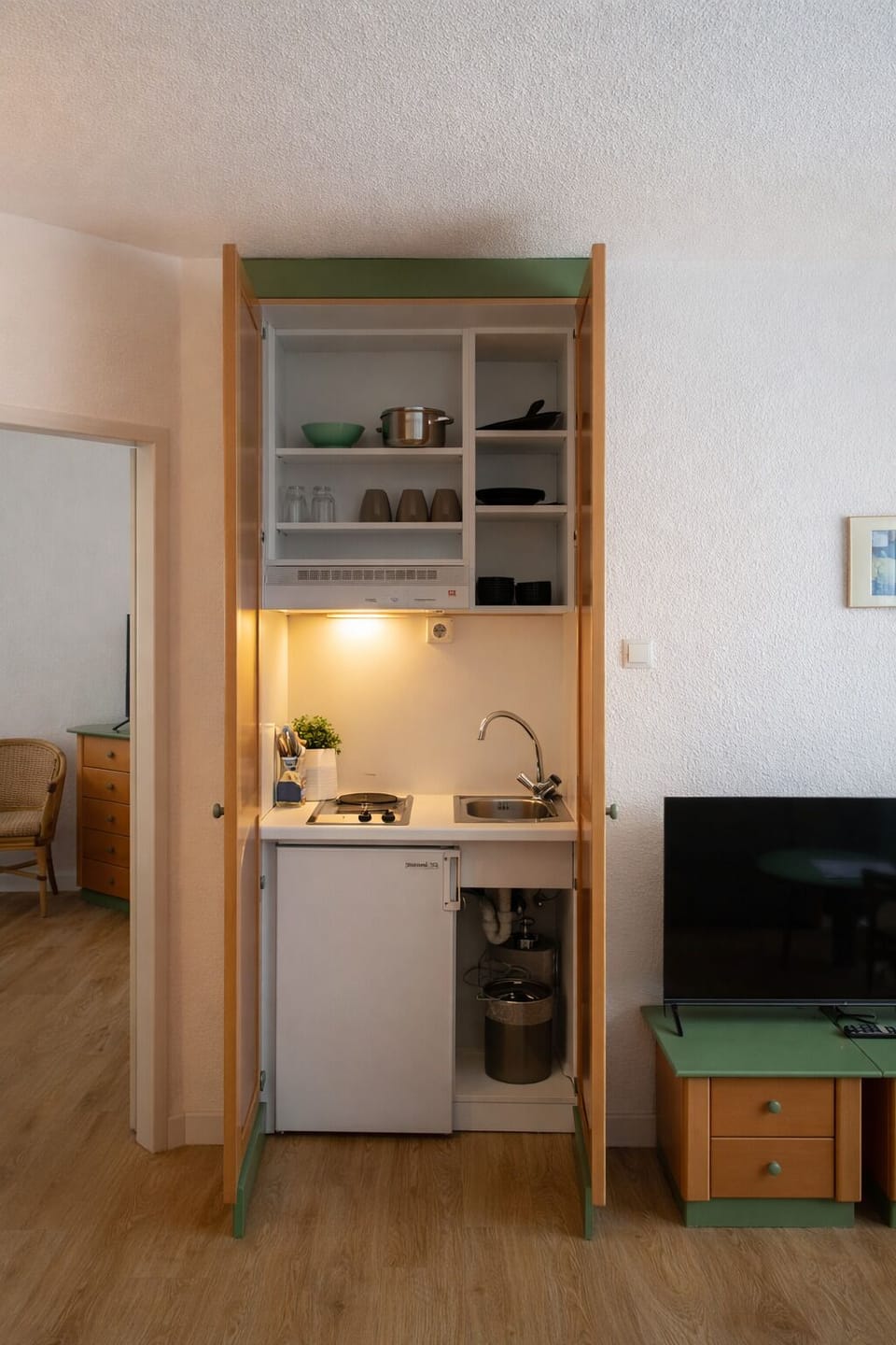 Suite | In-room safe, desk, laptop workspace, soundproofing
