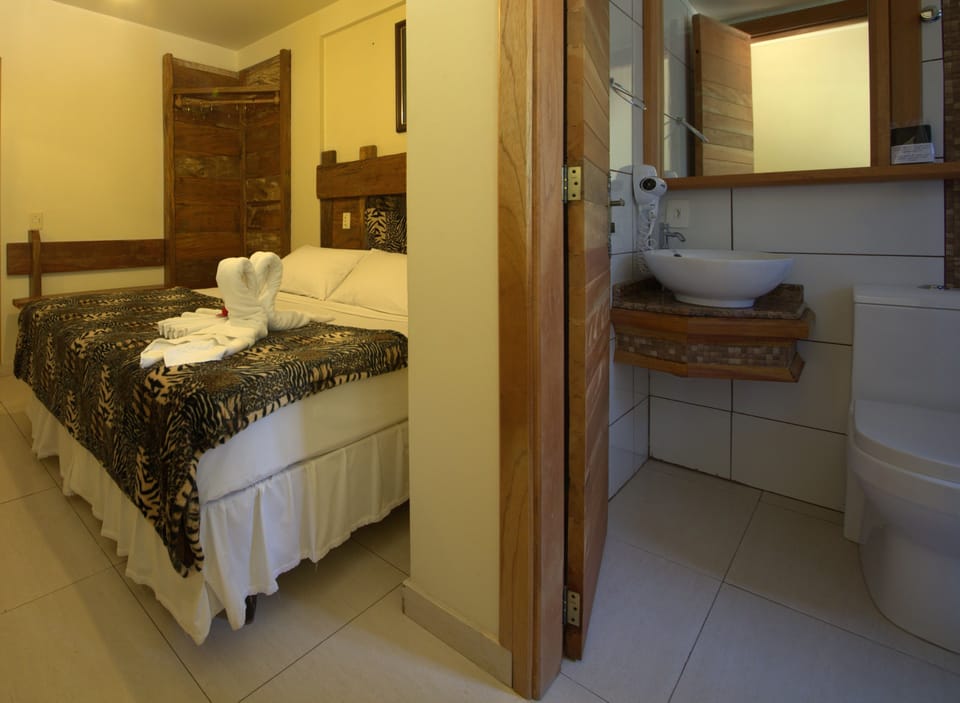Double Room | Minibar, blackout drapes, free WiFi, bed sheets