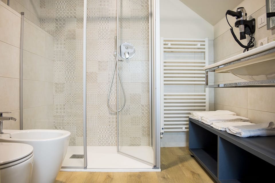 Standard Double Room | Bathroom | Shower, rainfall showerhead, bidet, towels