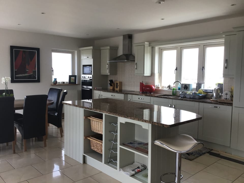 House | Private kitchen | Fridge, microwave, oven, stovetop