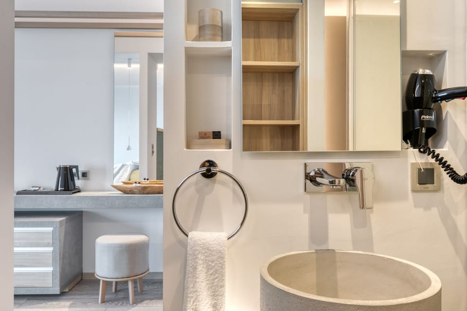 Deluxe Triple Room, City View | Bathroom | Shower, hair dryer, slippers, towels