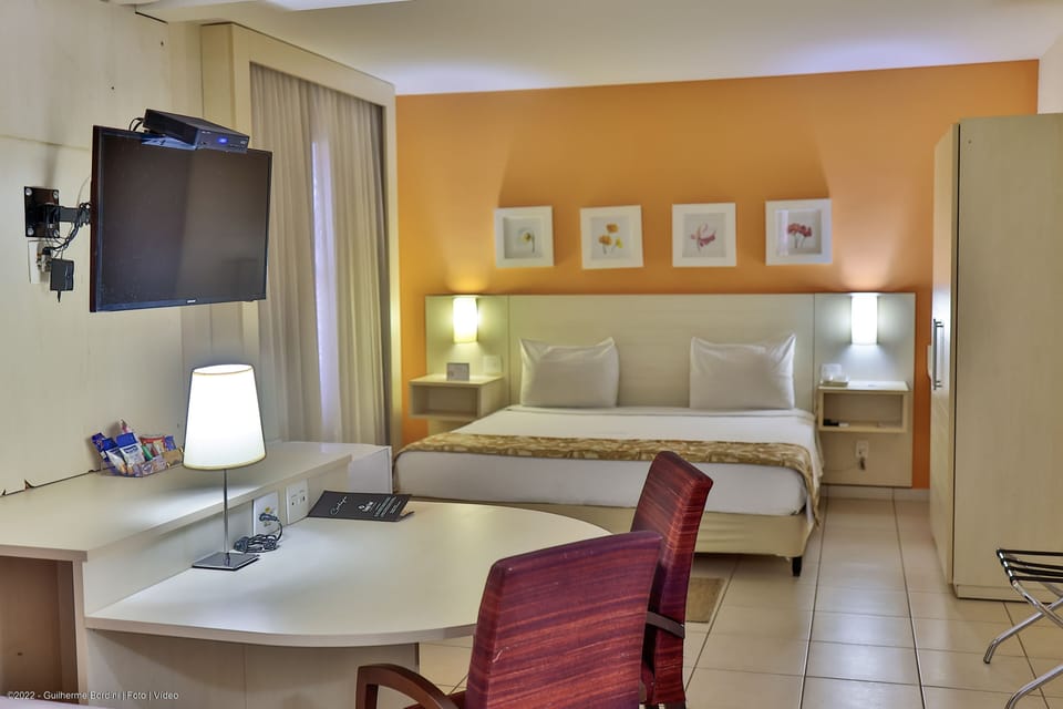 Deluxe Room | Minibar, in-room safe, desk, laptop workspace