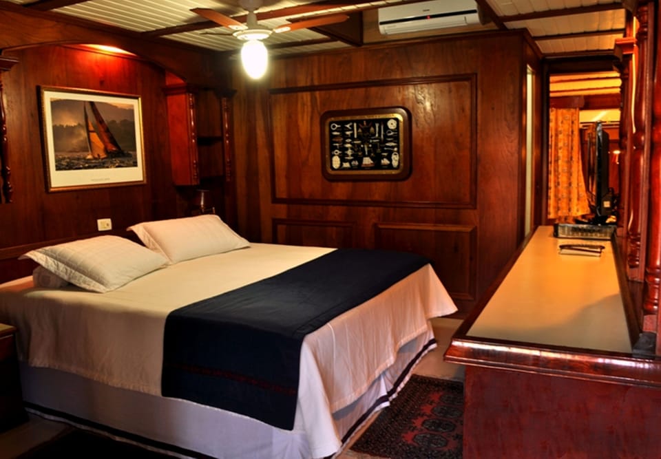 Suite | Hypo-allergenic bedding, in-room safe, blackout drapes, free WiFi