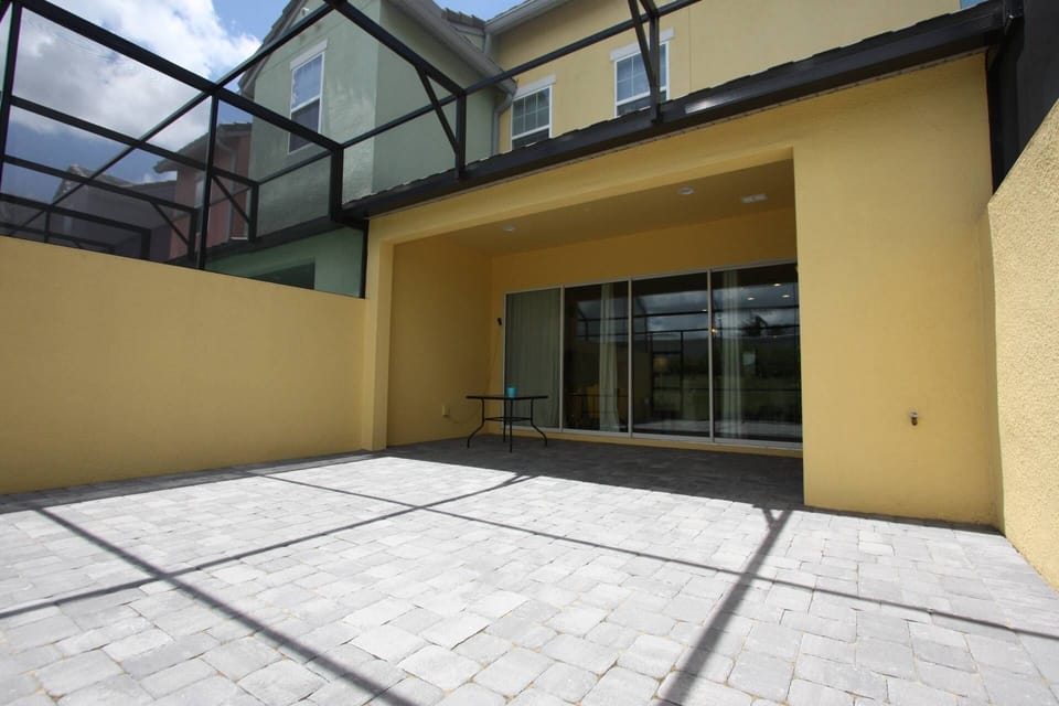 Outdoor patio to enjoy the warm Florida sunshine.