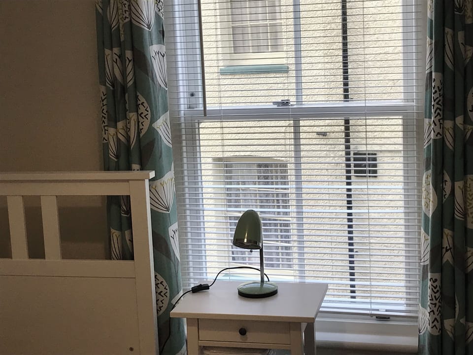 Bedroom 2 with Twin Beds
