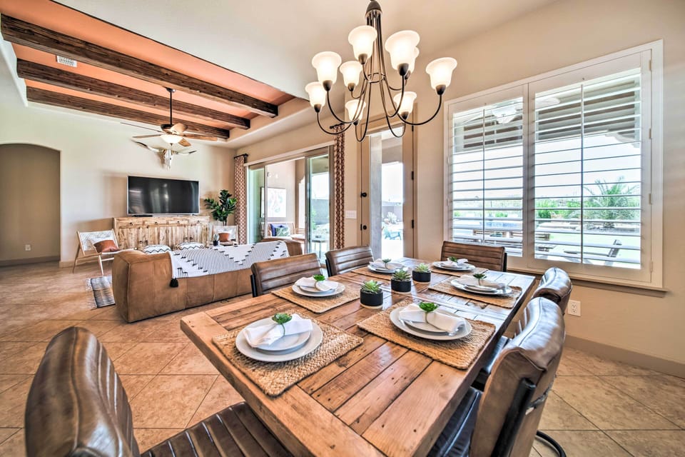 Dining Area | Dishes & Flatware Provided