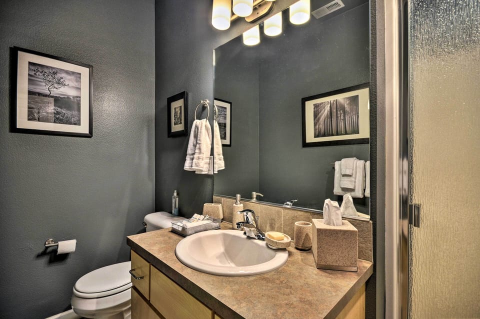 Bathroom | 2nd Floor