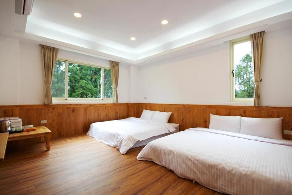Quadruple Room | Desk, blackout drapes, free WiFi, bed sheets