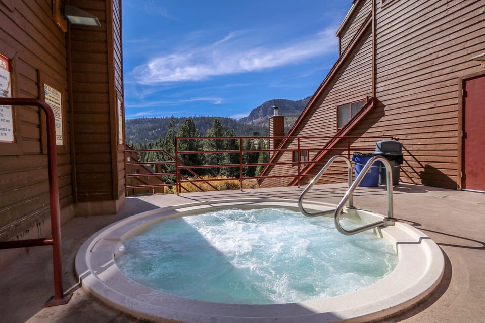Aspen Creek Complex Jacuzzi (Open Year-Round)