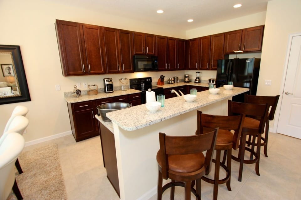 Gourmet Kitchen, Breakfast Bar &amp; Seating for Four (4)