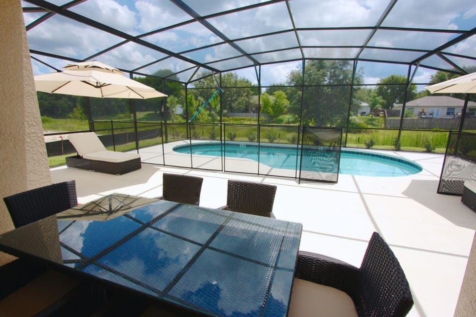 Private Pool &amp; Lanai Area