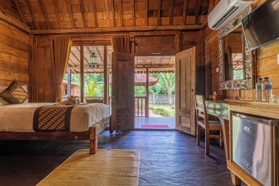 Bungalow, Garden View | Minibar, in-room safe, desk, soundproofing