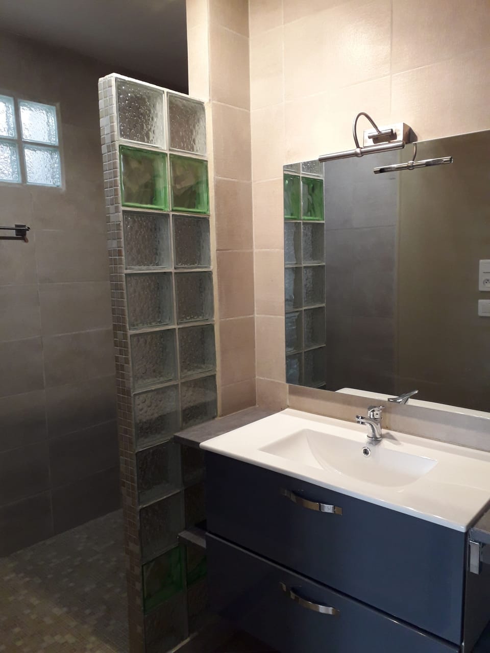 Double Room, Garden View | Bathroom | Shower, towels