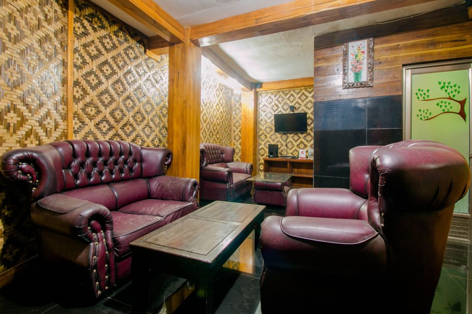 Family Suite | Living area | Flat-screen TV