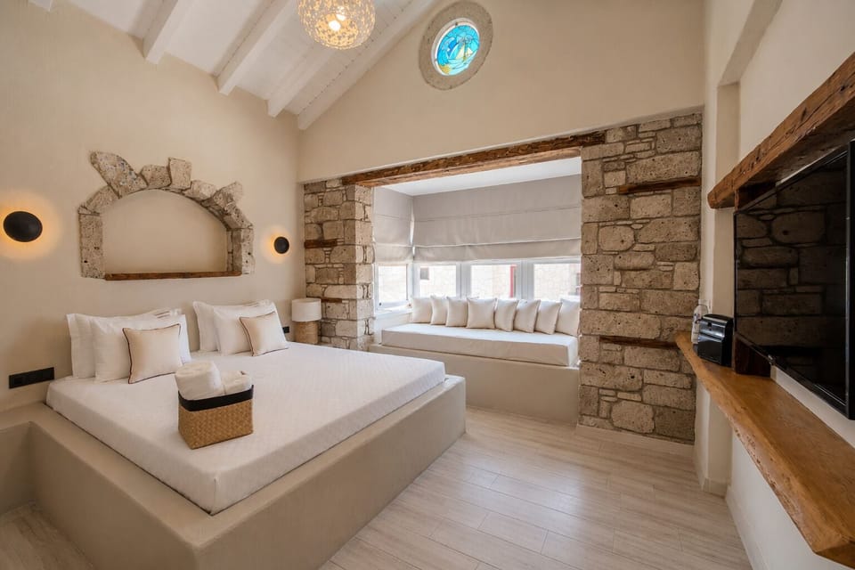King Room with City View | Premium bedding, minibar, individually furnished, blackout drapes