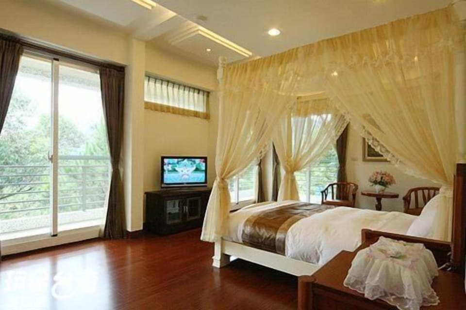 Desk, blackout drapes, rollaway beds, free WiFi