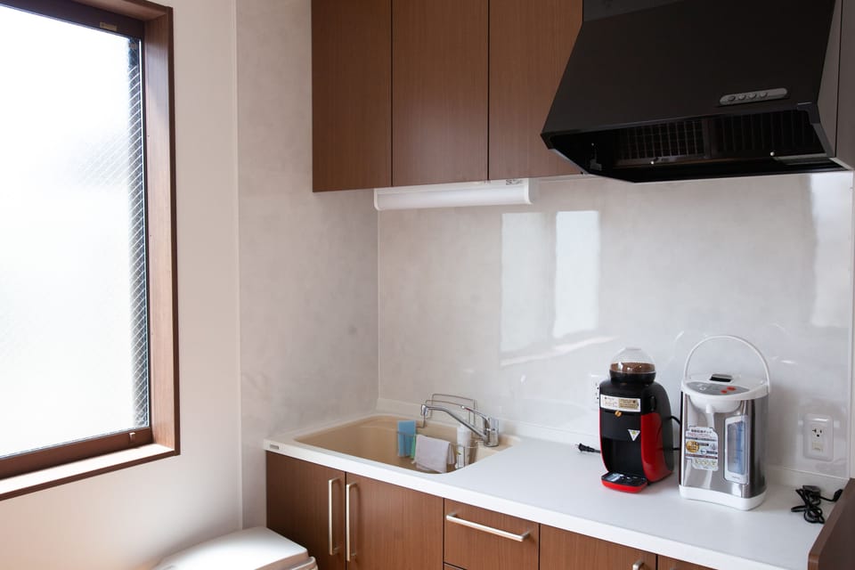 Full-size fridge, microwave, electric kettle, cookware/dishes/utensils