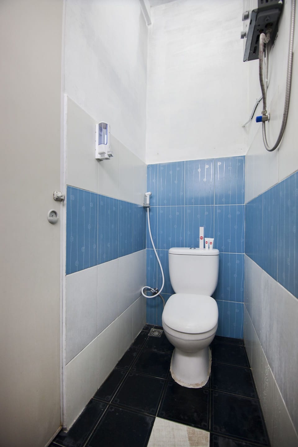 Standard Twin Room | Bathroom | Shower, towels