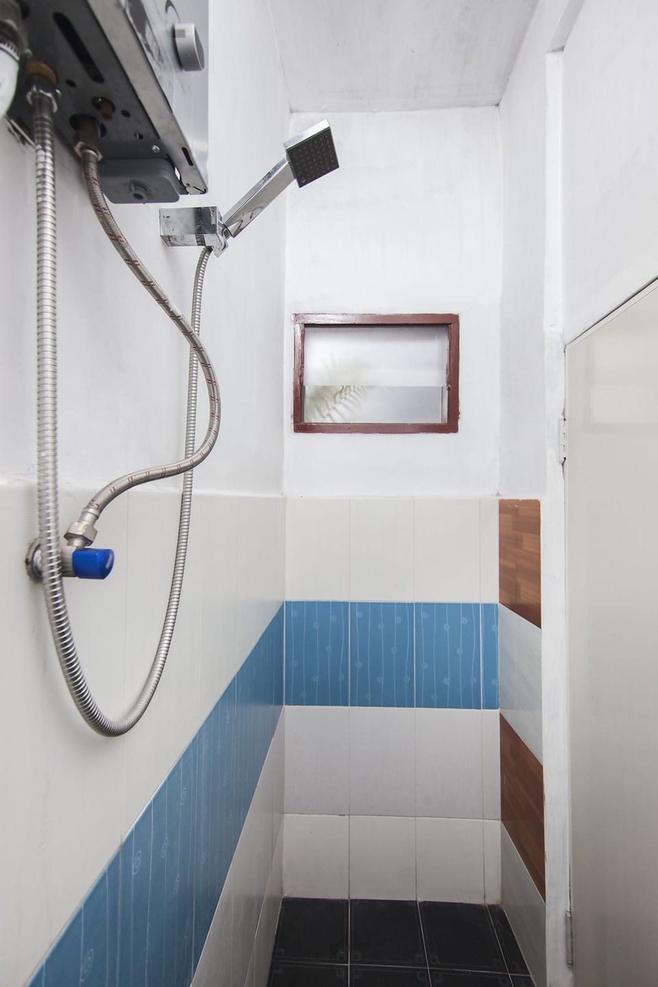 Standard Twin Room | Bathroom | Shower, towels