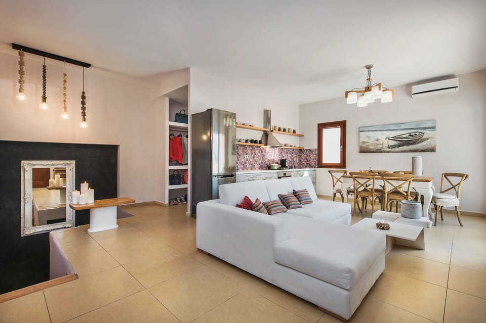 Classic House | Living area | Flat-screen TV