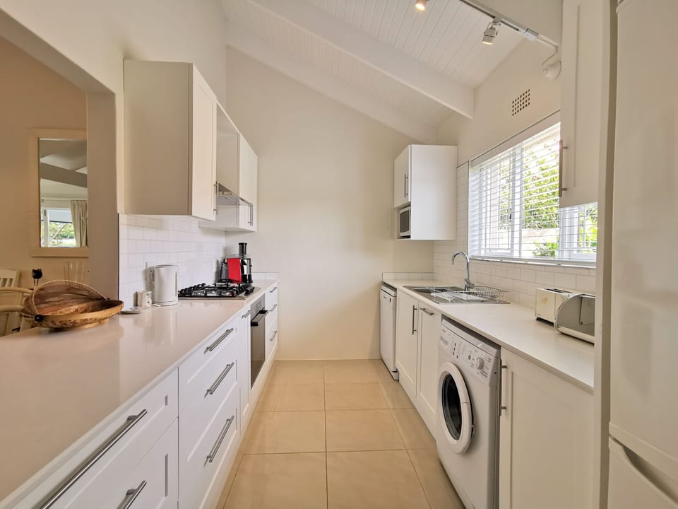 Comfort Townhome, 4 Bedrooms, River View | Private kitchen | Fridge, microwave, stovetop, dishwasher