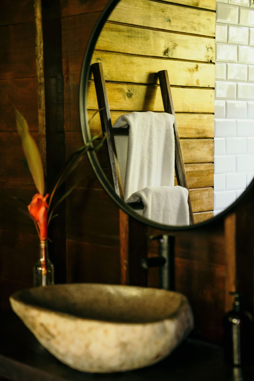 Cacao Farm Suite | Bathroom | Shower, rainfall showerhead, towels, soap