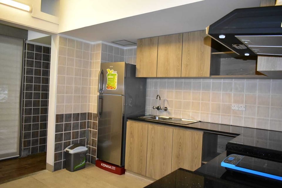 Business Studio Suite | Shared kitchen facilities | Coffee/tea maker, electric kettle