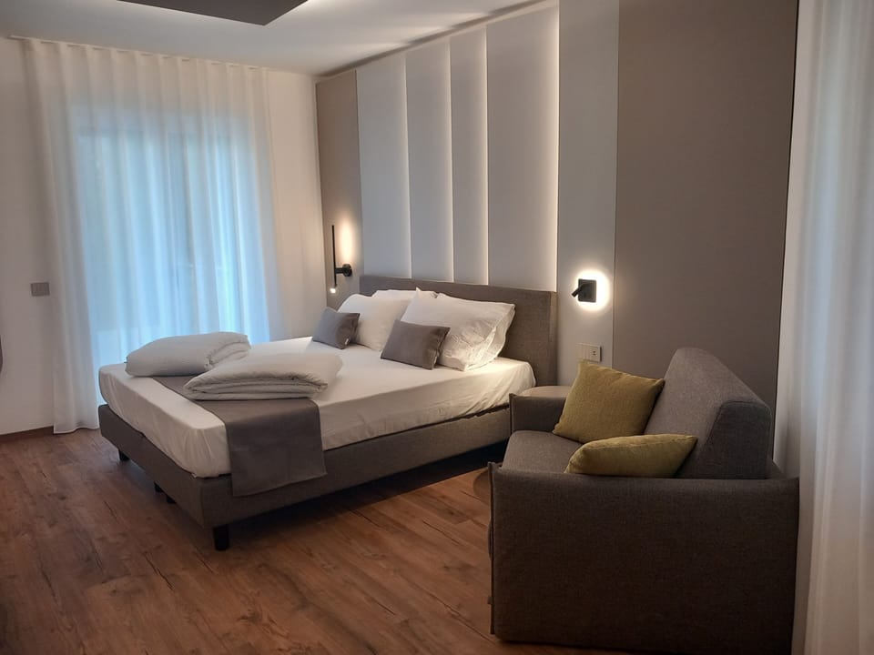 Deluxe Double or Twin Room, 1 Bedroom, Terrace, Lake View | Down comforters, in-room safe, desk, blackout drapes