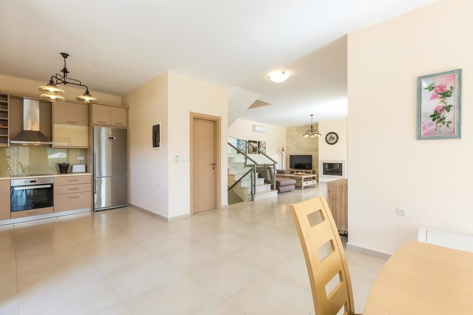 Villa, 4 Bedrooms | Private kitchen | Full-size fridge, oven, stovetop, coffee/tea maker