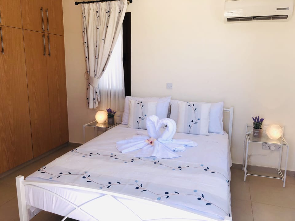 King bedroom (upper floor) with doors out to roof terrace & air conditioning