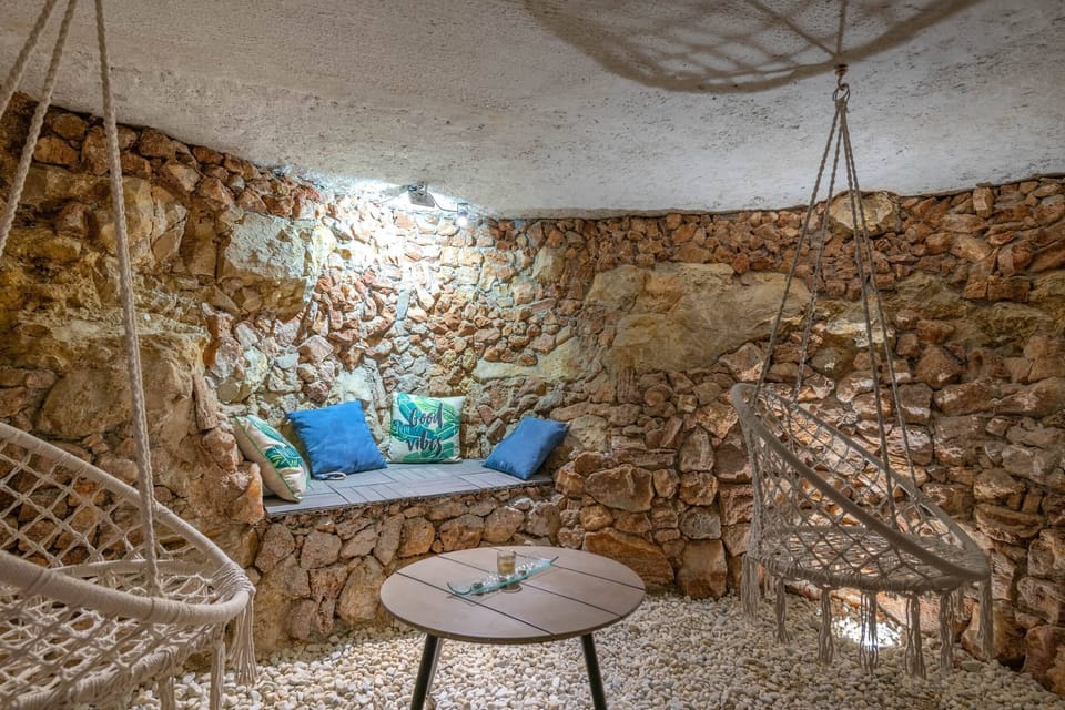 The private cave under the villa / Die private Höhle unter der Villa