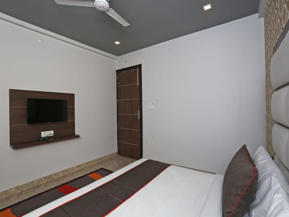 Deluxe Room | In-room safe, soundproofing, iron/ironing board, free WiFi