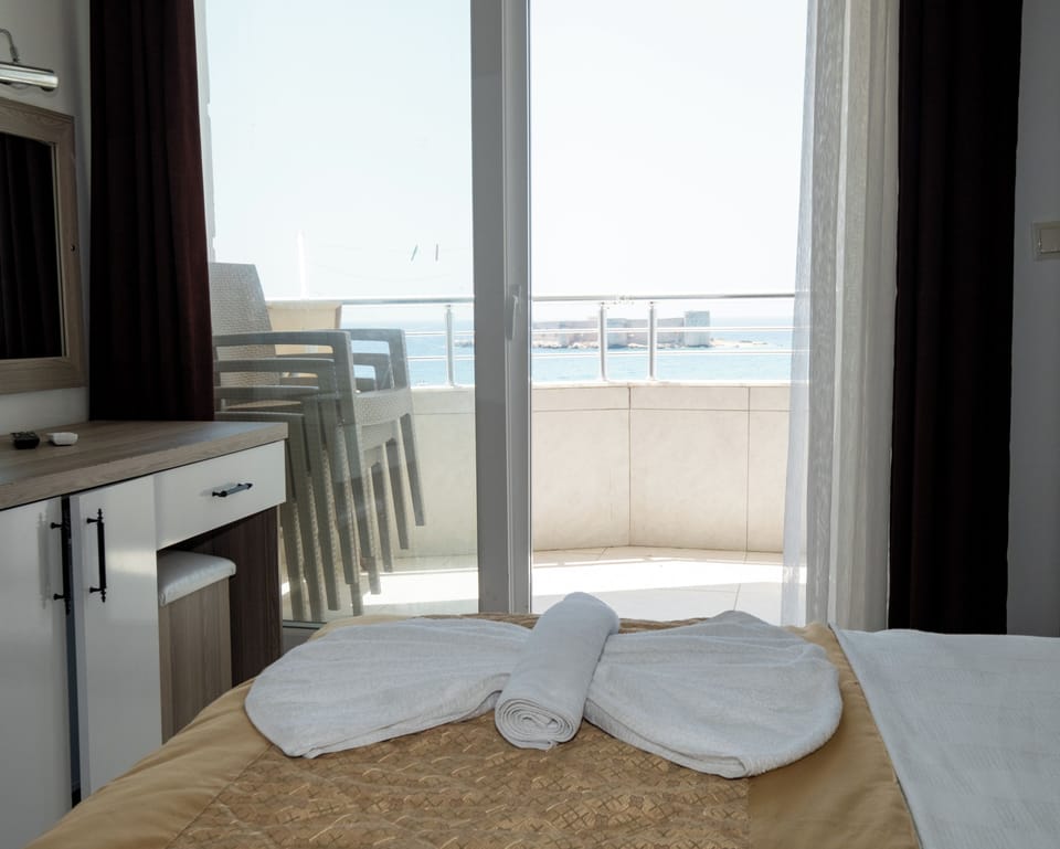 Suite, Sea View, Corner | Minibar, desk, free cribs/infant beds, rollaway beds