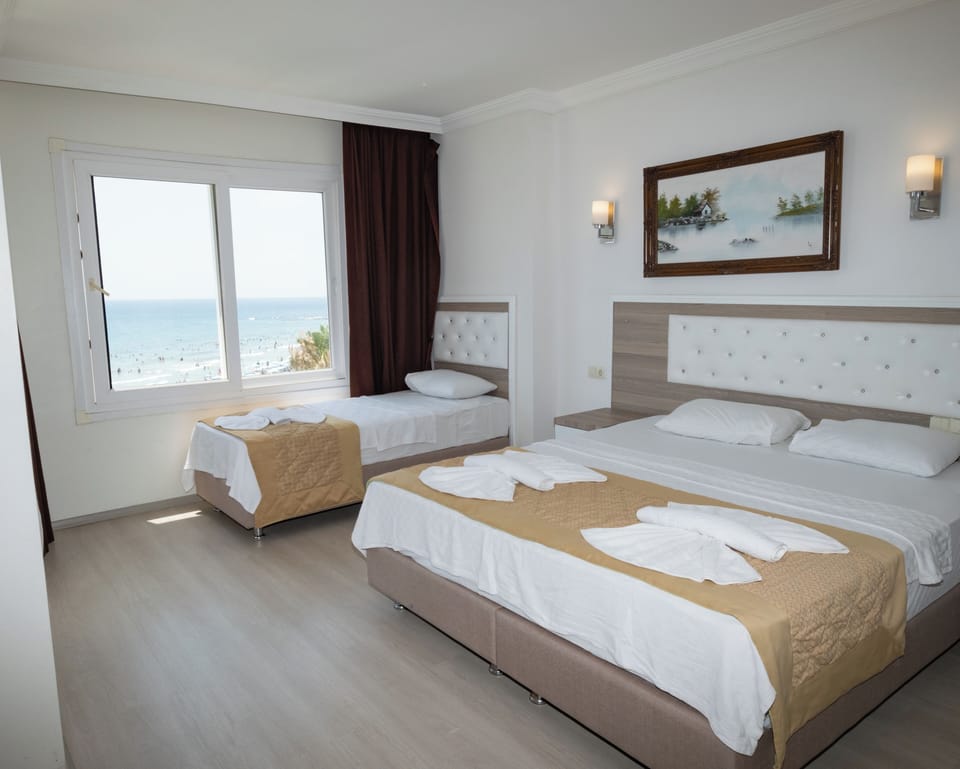 Junior Quadruple Room, Sea View | Minibar, desk, free cribs/infant beds, rollaway beds