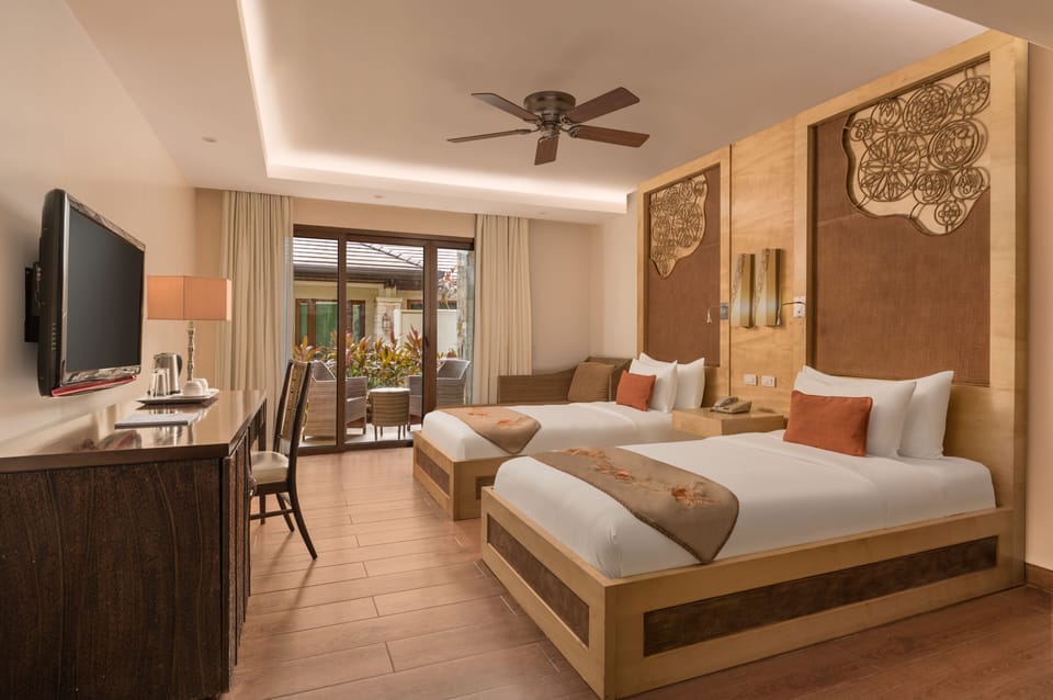 Deluxe Room | Premium bedding, down comforters, pillowtop beds, in-room safe