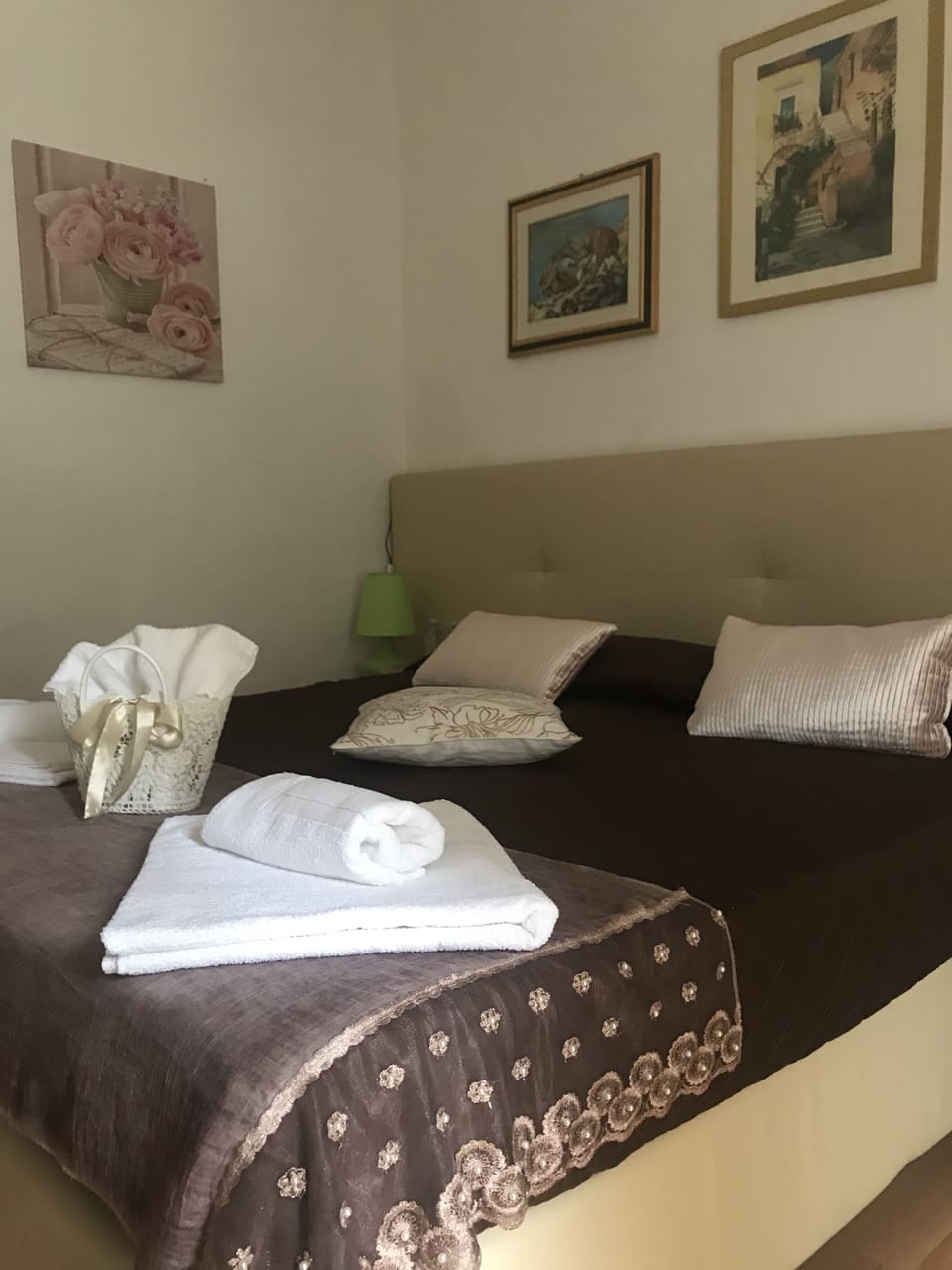 Double or Twin Room, Courtyard View | Desk, cribs/infant beds, rollaway beds, free WiFi