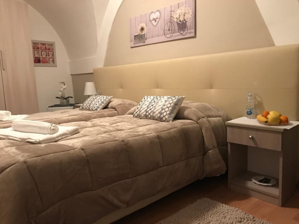 Desk, cribs/infant beds, rollaway beds, free WiFi