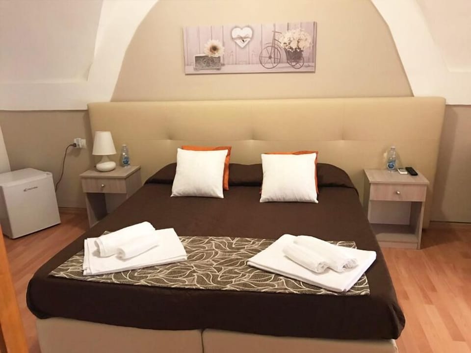 Desk, cribs/infant beds, rollaway beds, free WiFi