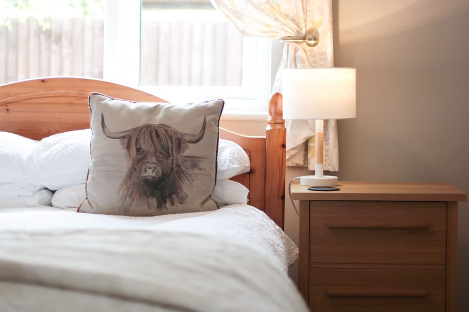 Double Room (Whitney Bottom) | Hypo-allergenic bedding, iron/ironing board, free WiFi, bed sheets