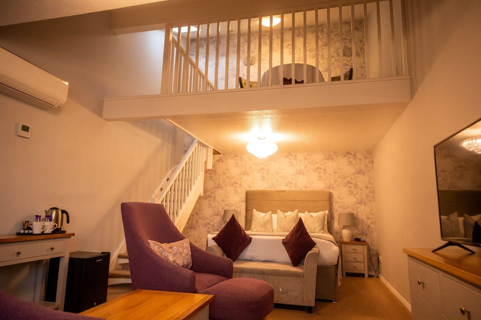 1 bedroom, desk, laptop workspace, blackout drapes