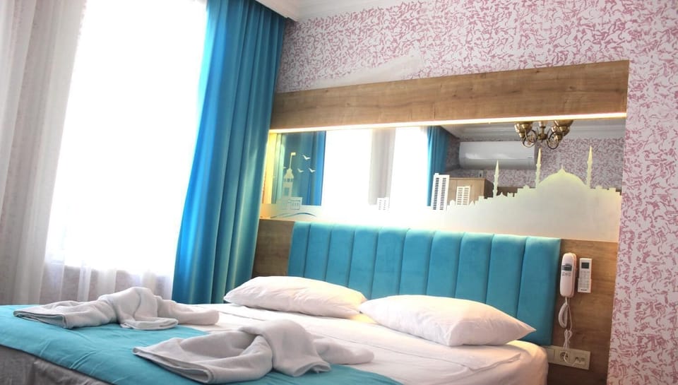 Standard Room | Minibar, in-room safe, soundproofing, free WiFi