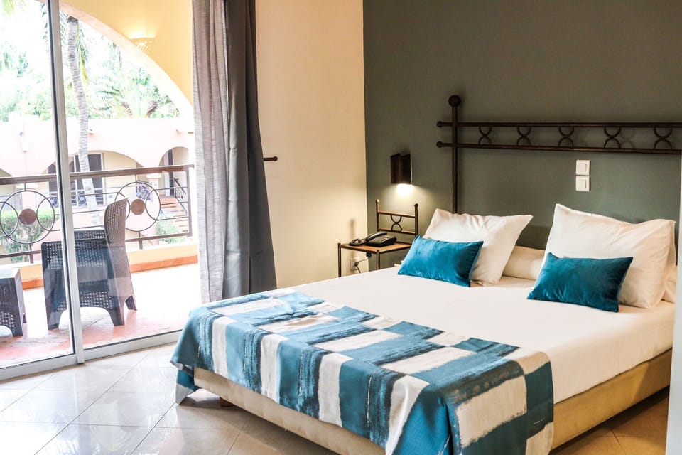 Superior Double Room, 1 Bedroom, Garden View | Living area | Plasma TV, fireplace