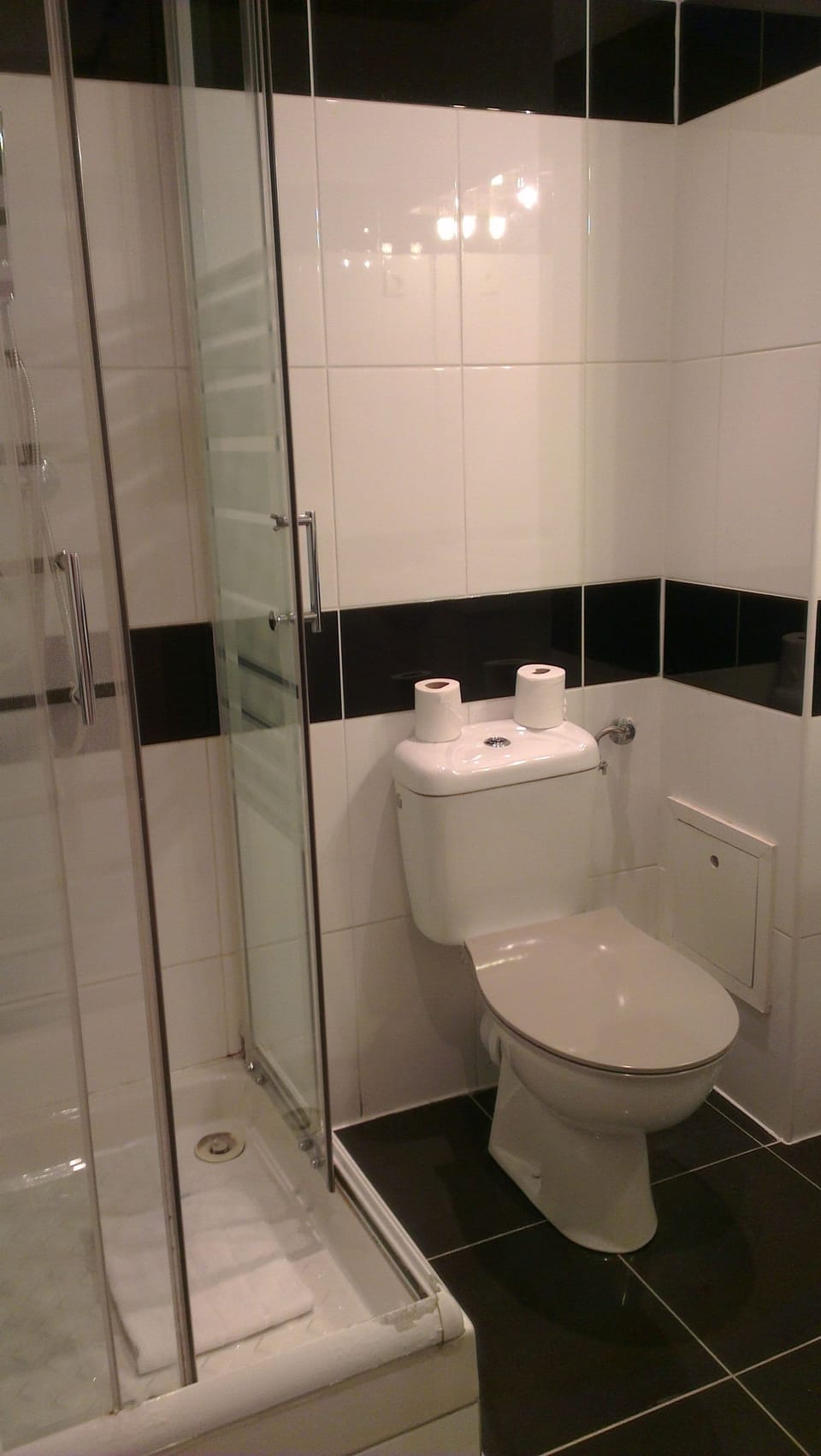 Quadruple Room, Connecting Rooms | Bathroom | Shower, hair dryer, towels